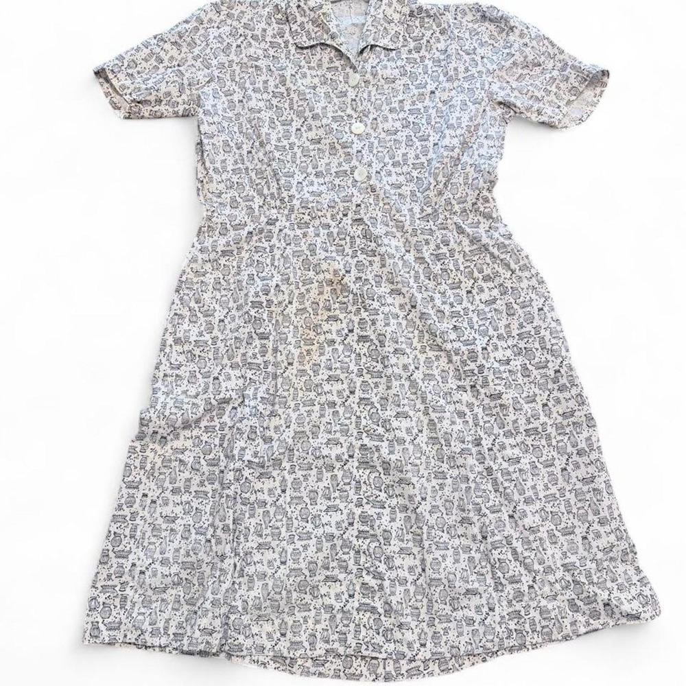 1950s White Dress with Blue Vase Design with Pockets